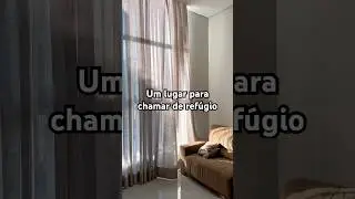 Luz que entra, sil&ecirc;ncio que fica. Nosso lar, ainda que tempor&aacute;rio, &eacute; ref&uacute;gio.