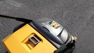 Haaga 477 Handkehrmaschine in Aktion