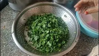गाँव स्टाइल बतुआ की दाल रेसिपी | देसी बतुआ दाल बनाने का आसान तरीका | Gaon Style Bathua Dal Recipe