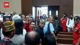 Sidang Vonis Edy Mulyadi Ricuh, Masyarakat Adat Dayak Ngamuk