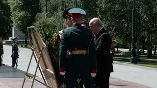 Le président Tebboune rend hommage au soldat inconnu à Moscou