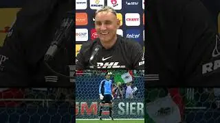 &iexcl;SAC&Oacute; AL COMENDIANTE! 😂 🤣Keylor bromea sobre el penal que le anoto Efra&iacute;n hace a&ntilde;os #tudn #shorts