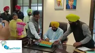 IAS officers welcome Punjab CM Bhagwant Mann in CMs office