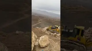 Komatsu D275A bulldozer in action: pushing hard rocks at a travertine quarry #travertine #bulldozer
