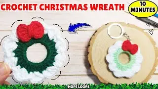 How to Crochet a Christmas Wreath Keychain | Beginner Friendly🎄