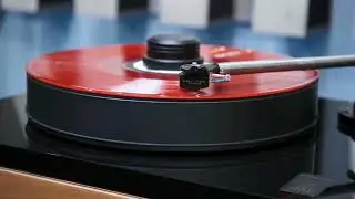 Gold Note Mediterraneo Turntable with B7 Tonearm and Machiavelli Gold MC Cartridge