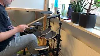 Playing Alesis DM Lite through Apple Garageband - sound and velocity test