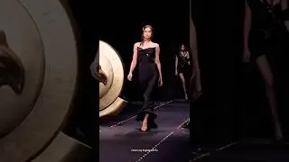 Irina Shayk for Versace FW19 #irinashayk #supermodel #runway #versace #fw19