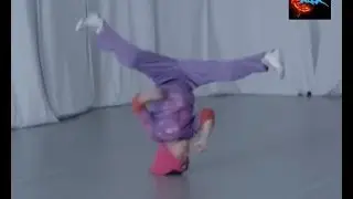 Малыш  - крутой танцор брейкденс! -  Kid  - a cool break dancer!