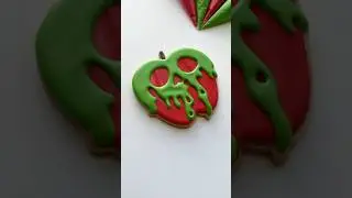 Poison apple cookie🍎💀 recipes and supplies linked in my bio #cookiedecorating #satisfying #asmr