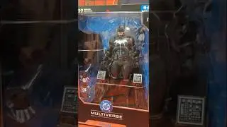 Коллекционное издание DC Multiverse: Бэтмен времён войны Дарксайда с креслом Мобиуса.