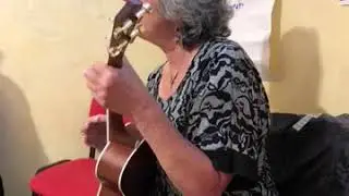 Ann Koplow sings &ldquo;Triggers&rdquo; at her Edinburgh Fringe show
