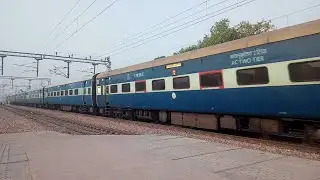 TAMILNADU Superfast Vs GRAND TRUNK Superfast Express Thrashed PALWAL