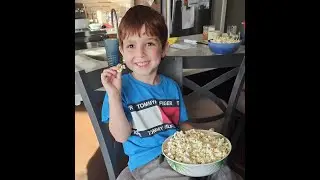 Shelling popcorn