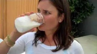 RAW KNOWLEDGE: Raw Goat Milk Benefits (Lela Buttery)