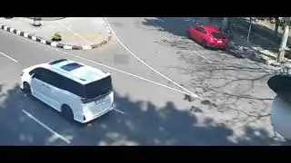 Berapa x mobil Alphard putih Melintasi jalur kanan 97% orang menebak salah