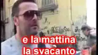 La sera la riempio e la mattina la svacanto - L'ORIGINALE (Piscina Quartieri Spagnoli Napoli).mp4
