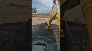 mobil bak mati bongkar batu bara #batubara #automobile #excavator #pejuangrupiah #komatsu #fyp