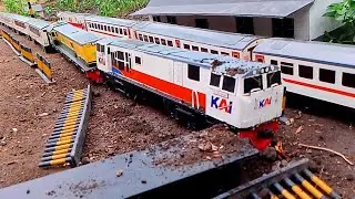 Drama Kereta Tabrak Gerbong Datar Di Stasiun..??