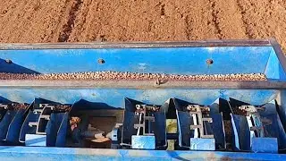 The technic behind the peanut sowing machine