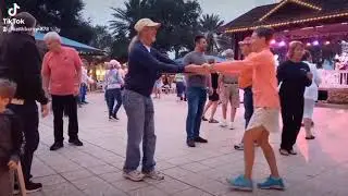 Nightly entertainment, The Villages