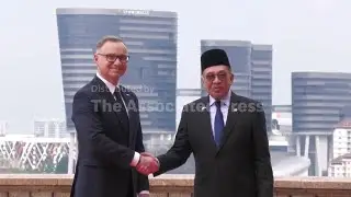 Malaysian prime minister hosts outgoing Polish president, talk cooperation and international issues