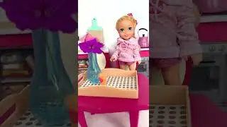 Annie makes an Orange Juice for Sick Elsie🌡️ #dolls #shorts #sick