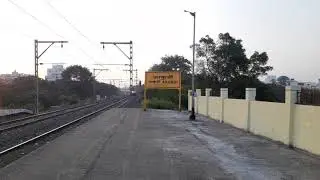 Offlink ET WAP7 with 01010 Pune Mumbai CSMT Sinhagad Express Thrashes Akurdi on the 1st run !!