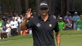 Adam Scott pours in a 29-foot birdie putt at THE PLAYERS
