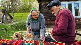 Life of an 80 Year-Old Elderly Couple in a Mountain Village Far From Civilization