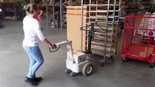 Moving a bakery trolley with a tight turn | Electric tug | Electrodrive Australia