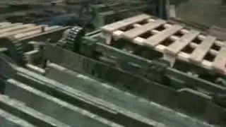 Semiautomatic machine to make 2-way and 4-way pallets
