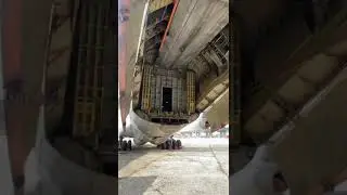 Rear cargo door of this massive aircraft close!Impressive engineering in action #airport #aircraft