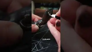 Sculpting a frosted flatwoods salamander 🔥🦎 #sculpture #shorts #polymerclay