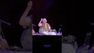 Incredible Guitar Solo by John McLaughlin 🧙&zwj;♂️🎸 with Shakti at Hammersmith Apollo