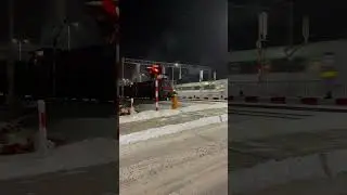 Przejazd Witosa i post&oacute;j dw&oacute;ch diesel&oacute;w  #kolej #train #pkp #trainspotting
