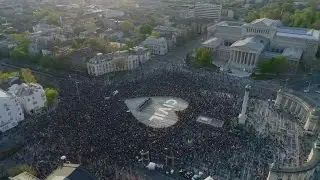 Drone captures eye-catching footage of massive protest in Hungary