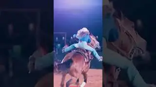 Performance on horseback by a 6-year-old girl 😮
