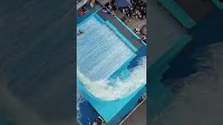 Волновой аттракцион FlowRider Flow Barrel в торговом центре MALL SPORT в Сантьяго, Чили. #mallspo...