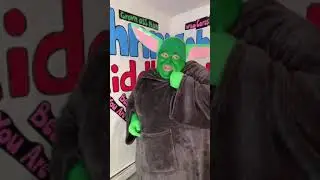 Cute baby yoda!