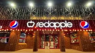 Red Apple: Swaad se Bharpoor Desi Dhamaal! 🍎 #DesiFlavors #SpicyBites #GolgappaGupshup