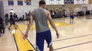 [!] Steph Curry (not) struggling w/ shooting routine, Warriors (41-7) morning shootaround b4 Hornets