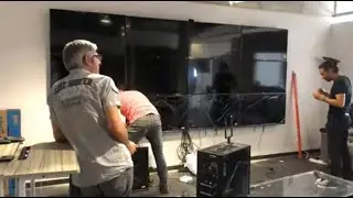 🦆 How to plug 12 TVs (multi screen) on Windows 10, 4000 euros all included, TVs+PC+stands+ software.