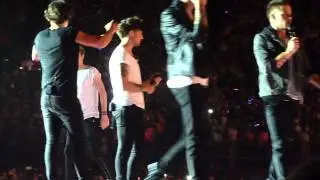 ONE DIRECTION Twitter Question - Paris Bercy April 29 2013