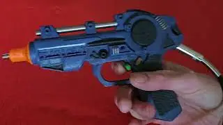 for sale: Motorized vintage space gun - sound and light