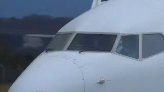 ( PILOT GIVES US A WAVE! ) RYANAIR SUN 737-800 DEPARTING LIVERPOOL JOHN LENNON AIRPORT | 11/01/19