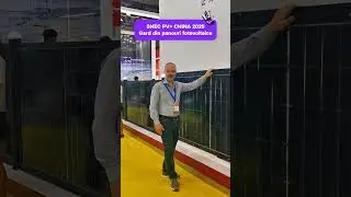 Un sistem de gard construit integral din panouri fotovoltaice.
