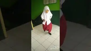 Ayo siapa yg sering terlambat pergi ke sekolah trs dpt hukuman dari guru 😁😂