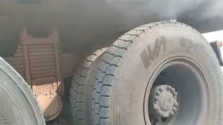ब्रेक शु पकड़ने के कारण टायर से धुआं निकल ने लगा 