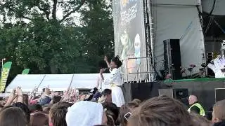 Noisettes Never Forget You Security Shoulder Ride Guilfest 2011 HD